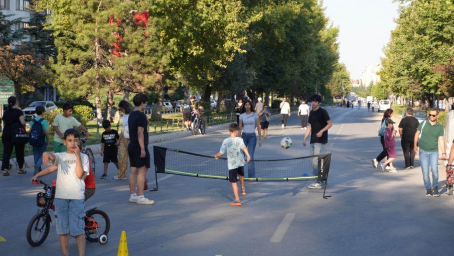 Arabasız Pazar için Atatürk Bulvarı trafiğe kapanacak: 7 otobüs hattı değişiyor